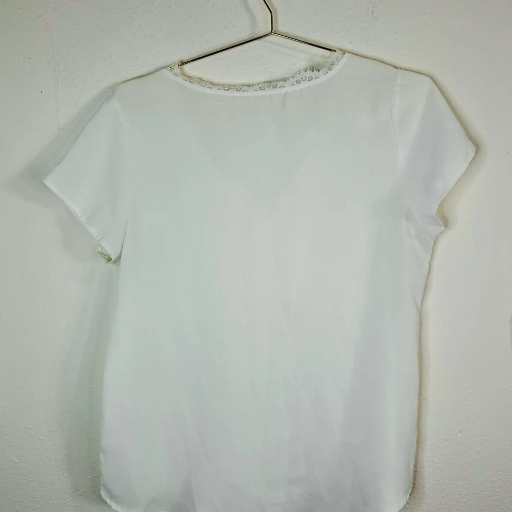 Unbranded White V-Neck Blouse with Lace Trim - Size Large Lightweight Top - Picture 7 of 7